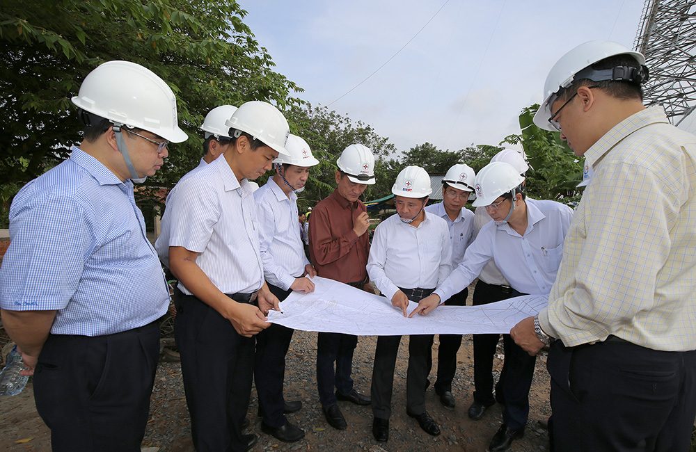 Xây dựng 2 cột điện 500kV cao nhất Việt Nam