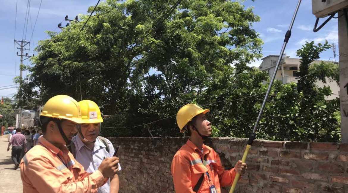 Kiểm tra công tác ghi chỉ số, lập hoá đơn tiền điện và giải quyết kiến nghị của khách hàng tại Hà Nội