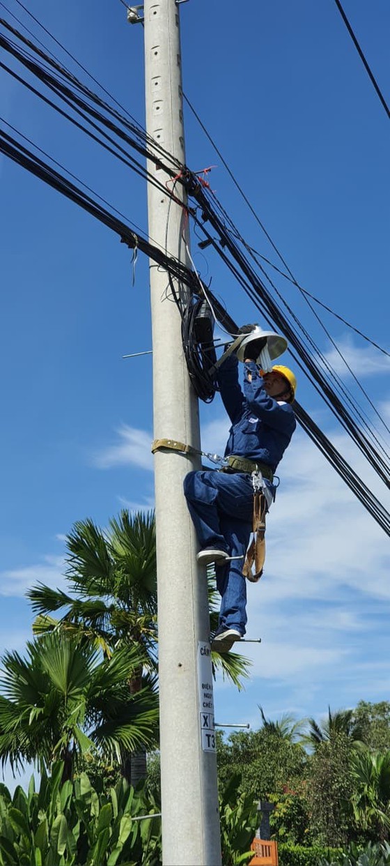 Tuổi trẻ ngành điện TPHCM thực hiện nhiều hoạt động tình nguyện tại đảo Thổ Chu